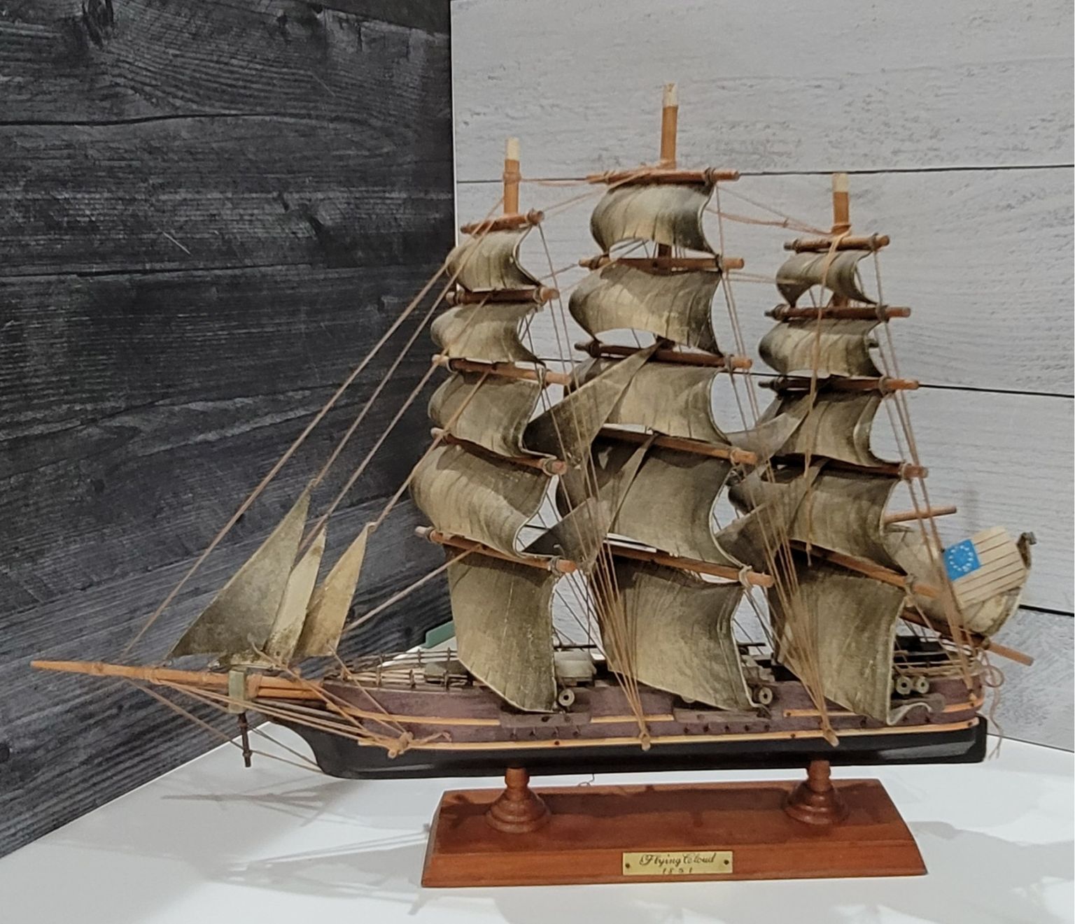 Hitiques — Model of Sail-Powered Ship - The Flying Cloud (Built 1851)