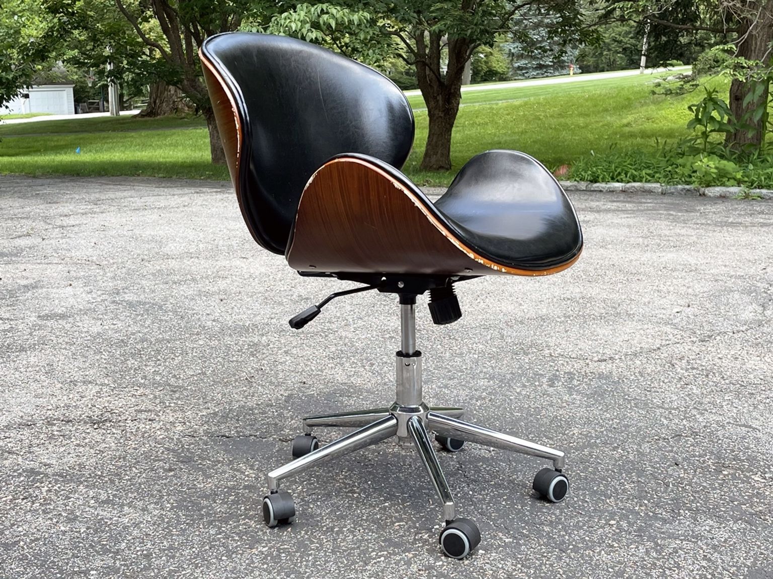 Hitiques Baxton Studio Bruce Walnut and Black Modern Office Chair